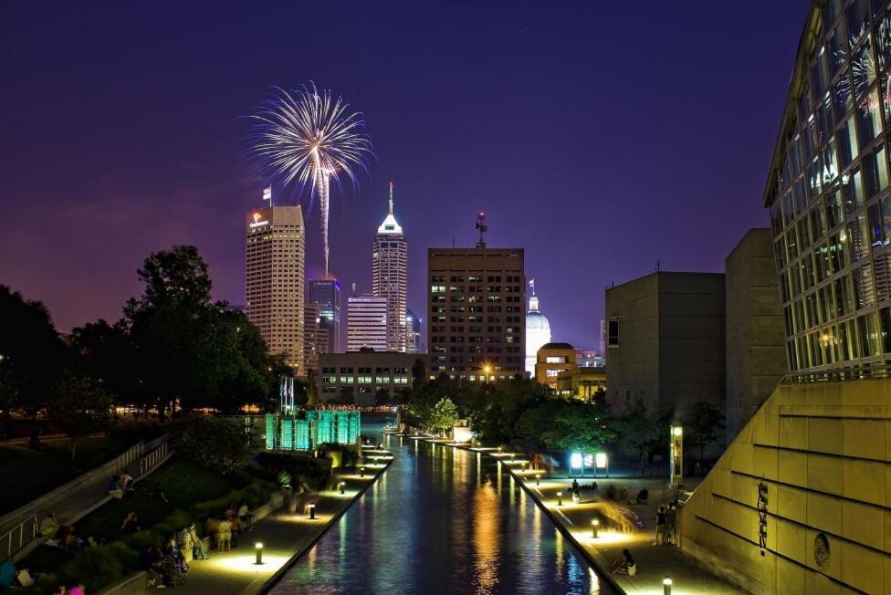 Free Parking! Downtown King Suite Lucas Oil- Conv Center Skywalk#1 Indianapolis Eksteriør bilde