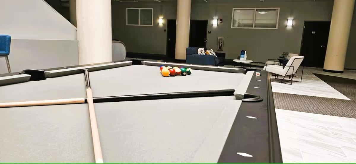 Free Parking! Downtown King Suite Lucas Oil- Conv Center Skywalk#1 Indianapolis Eksteriør bilde